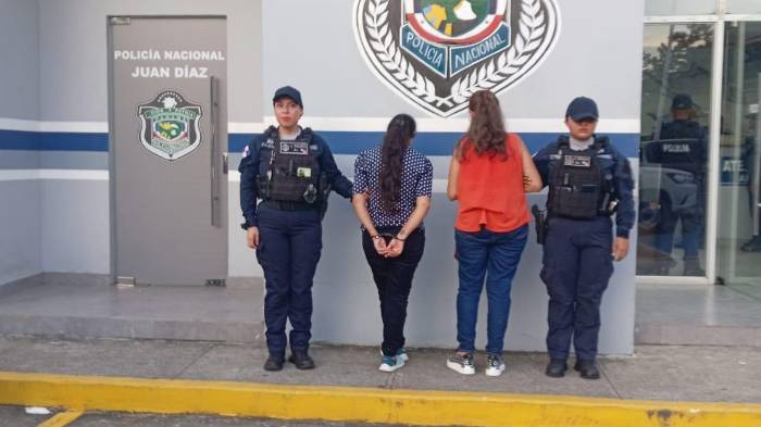 Dos mujeres de nacionalidad colombiana resultaron aprehendidas durante las diligencias.