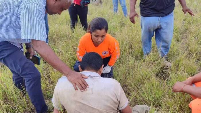Personal del Sinaproc y residentes de la comunidad participaron en la búsqueda que permitió ubicar con vida al señor Agudino Río Camargo en El Coco, Penonomé.