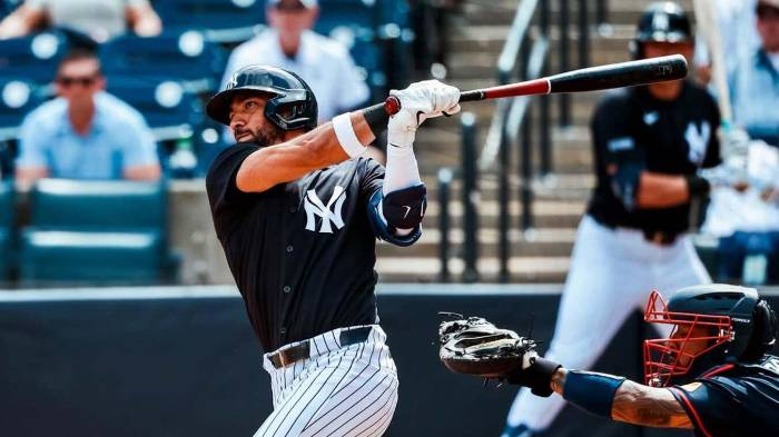 José Caballero conecta imparable productor durante el juego de pretemporada en el que los Yankees vencieron a Atlanta.