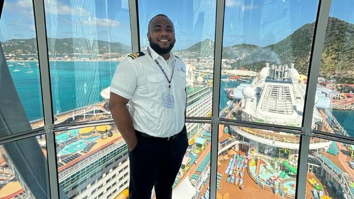 Es Segundo Oficial en Royal Caribbean.