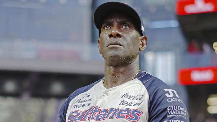 Roberto Kelly técnico de los Sultanes de Monterrey.