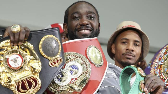 El boxeador estadounidense Terence Crawford hizo historia al arrebatarle a ‘Canelo’ los cuatro títulos del peso supermediano.