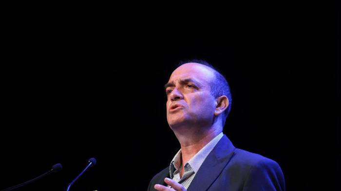 A CORUÑA, 10/03/25.- El presidente ejecutivo de Ecosistemas 2030, Omar Hatamleh, durante el discurso inaugural de la quinta edición de este foro internacional, que se celebra este viernes en A Coruña y se centra en la inteligencia artificial, la innovación, la sostenibilidad y el entretenimiento. EFE/Cabalar