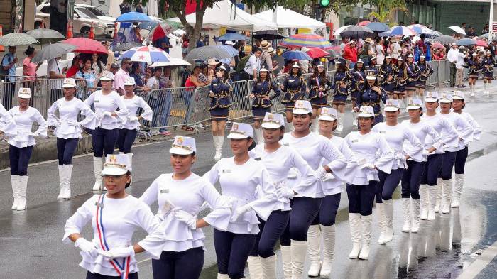Desfiles del 4 de noviembre en la Capital.