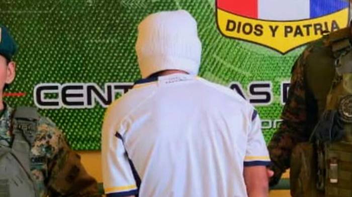 Ambos fueron puestos a órdenes de las autoridades para continuar con los trámites correspondientes.
