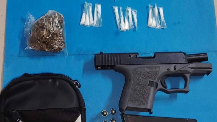 Durante el operativo también se decomisó droga y un arma de fuego.