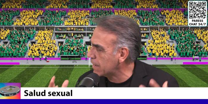 Comentarista Enrique Garay, hablando durante el programa el entrenamiento de salud sexual realizado por la alianza SICOnfío a través de la campaña regional “Que no te metan gol”.