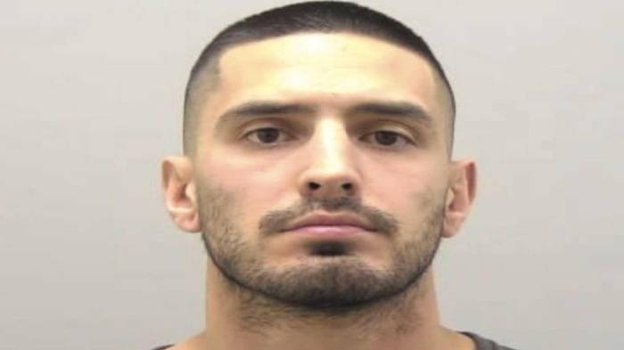 Se conoció que también se desempeñaba como entrenador en un colegio cristiano.