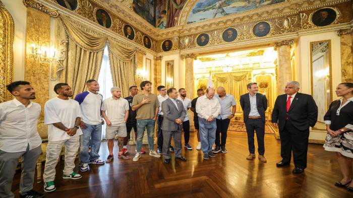 El presidente recibió en el Palacio de Las Garzas a los jugadores y cuerpo técnico de la Selección Nacional.