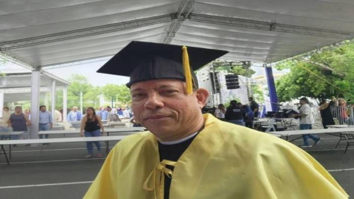 Fue reconocido por la universidad con un homenaje especial.