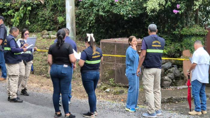 Agentes de la Policía Nacional y del Ministerio Público realizaron las diligencias en el área donde fue hallado el cuerpo en Volcancito, Boquete.