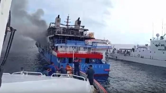 ¡Tragedia! Al menos 5 muertos tras incendio de barco de pasajeros [VIDEO]