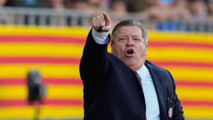 Miguel Herrera durante un partido clasificatorio con Costa Rica, meses antes de su destitución.