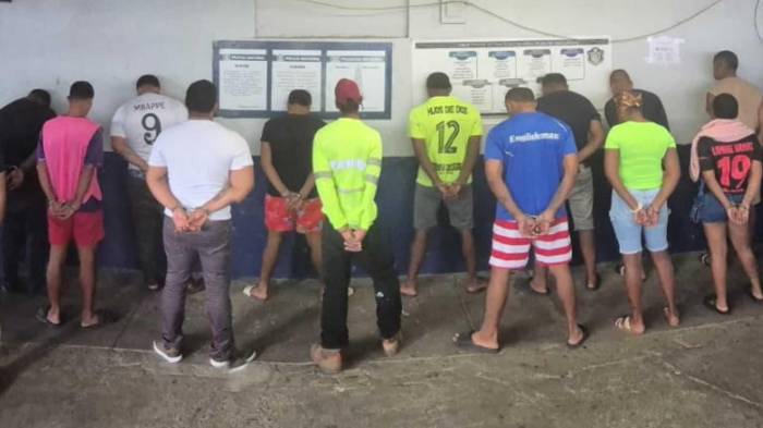 21 personas resultaron aprehendidas.