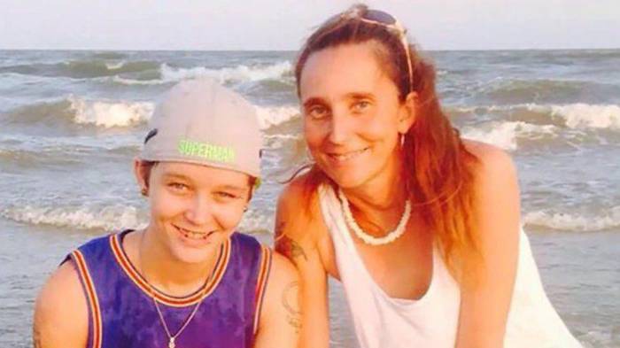 Patricia Ann Spann y su hija Misty Velvet Dawn Spann, quienes enfrentan cargos legales por contraer matrimonio.