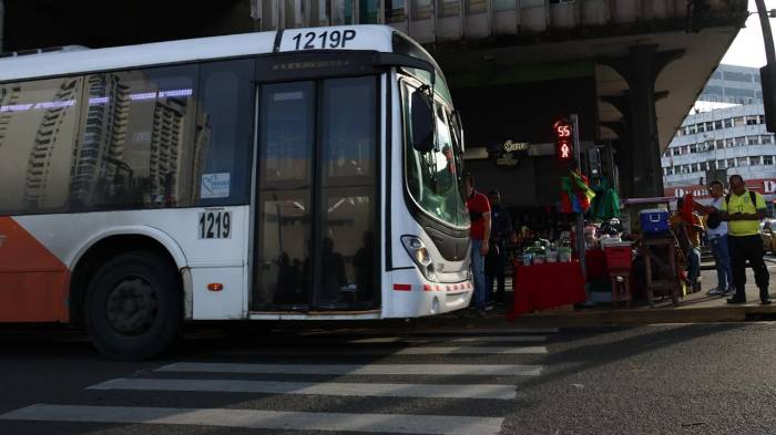 Usuarios se muestran optimistas con la llegada de los nuevos buses, esperando mejoras en el servicio.