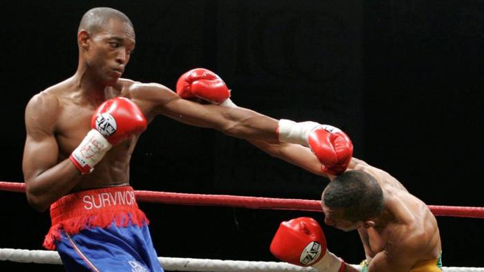 El exboxeador panameño Celestino Caballero (i) fue campeón unificado supergallo de la Asociación Mundial de Boxeo (AMB) y de la Federación Internacional de Boxeo (FIB), entre el 2006 y 2009.