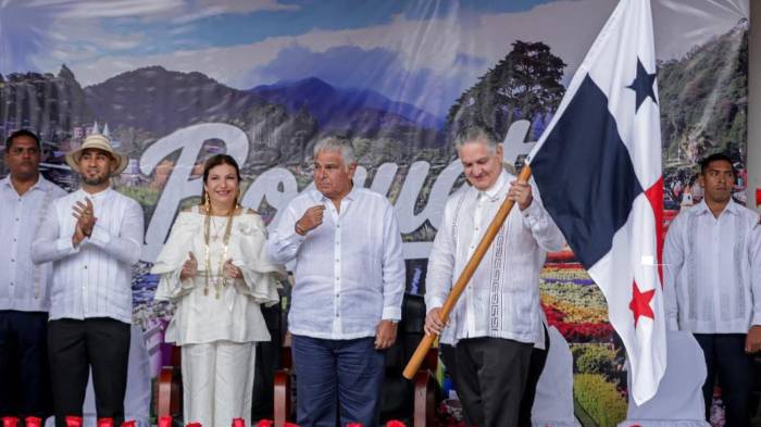 Ministro de la Presidencia, Juan Carlos Orillac, abanderado en Boquete.