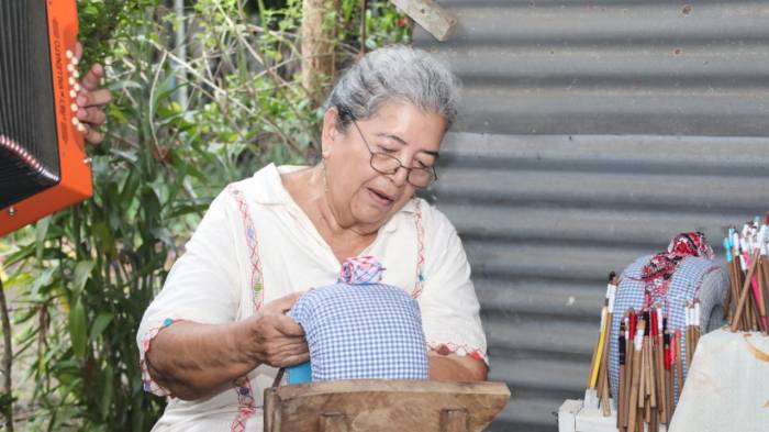 En medio de su lucha contra el cáncer, artesana santeña preservó las tradiciones de su pueblo