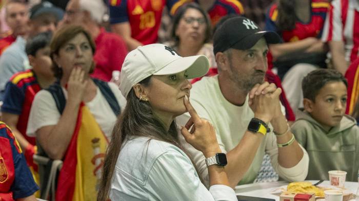 Más de 800 españoles celebraron en el Mercado Little Spain de Nueva York la clasificación de España para los cuartos de final del Mundial bajo el éxtasis del gol del triunfo de Mikel Merino ante Portugal y con una comunidad entregada a la selección: No podemos pedir más.