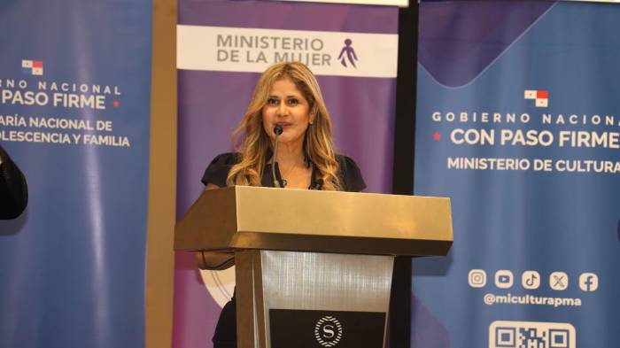 Viceministra Lilibeth Cárdenas durante la presentación del programa “Creciendo Seguras”.