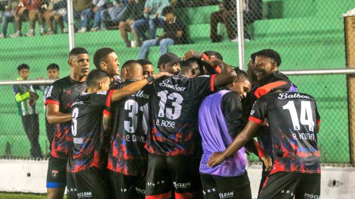 Plaza Amador celebra uno de sus cinco goles en el Estadio Pensativo. Con dos triunfos fuera de casa, los ‘Leones’ son líderes invictos del Grupo A.