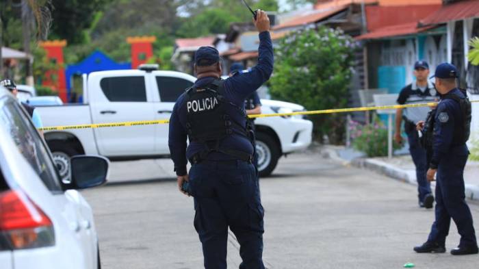 Unidades policiales acordonaron el área donde ocurrió la persecución y el ataque armado.