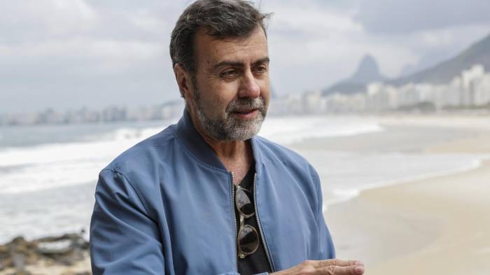 El presidente de la agencia Brasileña de Promoción Turística Internacional (Embratur), Marcelo Freixo, habla durante una entrevista con EFE.