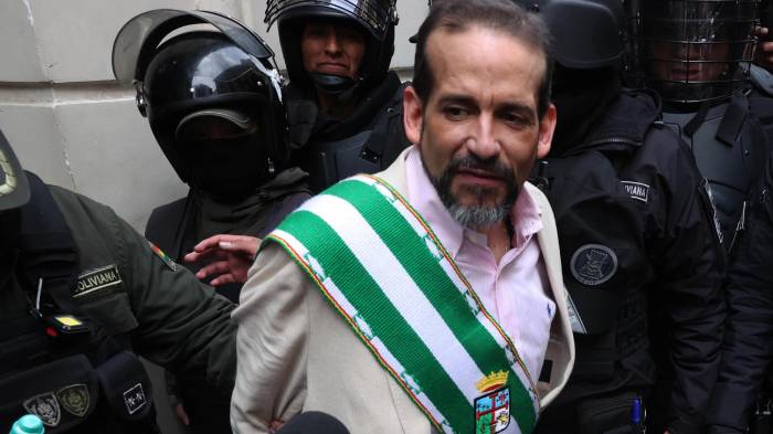 El gobernador suspendido, Camacho.