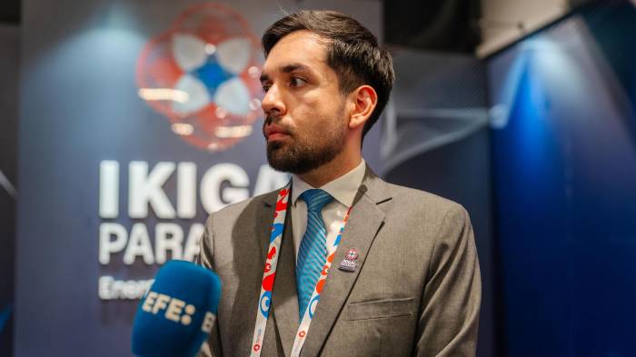 El comisario alterno de Paraguay en la Expo de Osaka 2025, José Aguayo, atiende a EFE. EFE/Schyker Raine Verna.