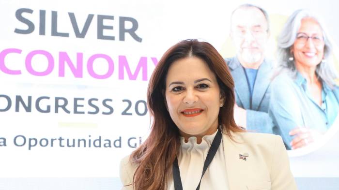 La segunda vicepresidenta de estrategia de negocios para la mujer del Banco BHD, Elizabeth Rojas, posa durante el foro Silver Economy Congress 2026 este miércoles, en Ciudad de México (México).