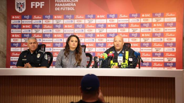 La Policía Nacional y la Fepafut coordinan un plan integral para garantizar un ingreso seguro al Estadio Rommel Fernández.