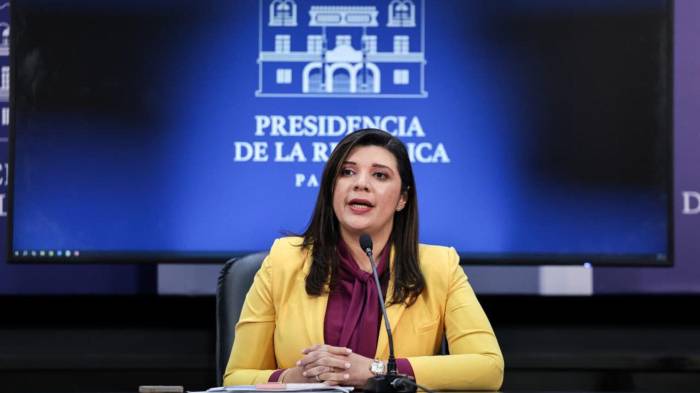 Jackeline Muñoz, ministra de Trabajo, defendió el control del uso de fondos sindicales, citando irregularidades detectadas en auditorías.