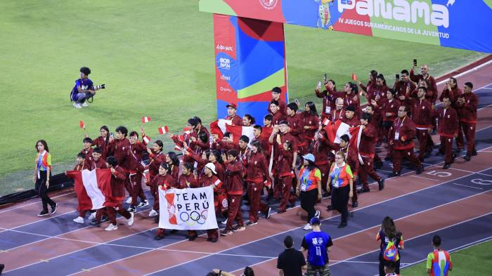 Atletas de la delegación de Perú desfilan durante la inauguración de los IV Juegos Suramericanos de la Juventud 2026 este domingo, en Ciudad de Panamá (Panamá). EFE/ Bienvenido Velasco