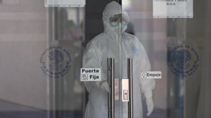 Fotografía de archivo de una persona en el Centro Médico Naval en Ciudad de México (México).