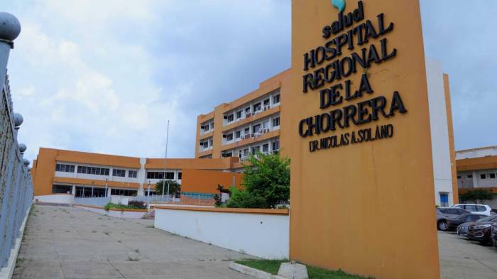 Hospital confirmó que el paciente llegó sin vida. El joven fue detenido tras intentar buscar otra atención.