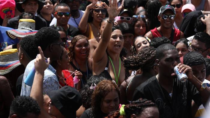 Bailes, agua y pura diversión, en el segundo día de los culecos