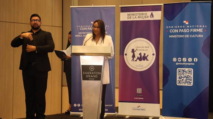 Ministra Niurka Palacio, en ceremonia de lanzamiento del programa “Creciendo Seguras”, con la iniciativa de impactar de manera positiva las vidas de muchos niños y adolescentes.