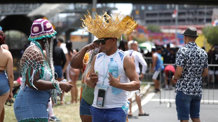 Bailes, agua y pura diversión, en el segundo día de los culecos