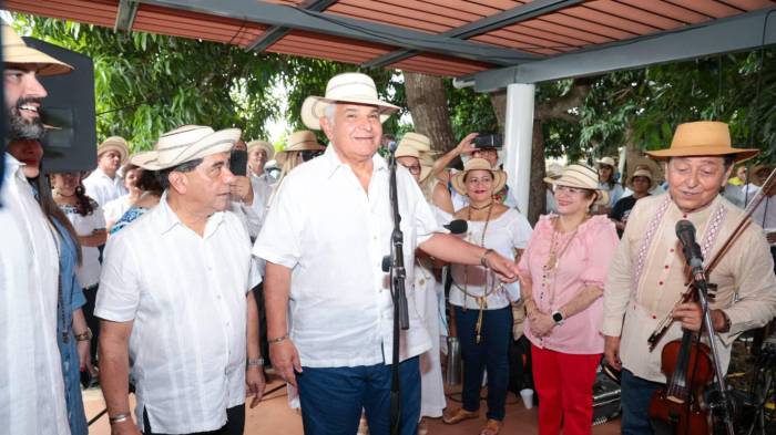 El presidente José Raúl Mulino compartió con pobladores y visitantes durante el Festival de la Mejorana.