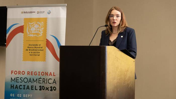 La directora regional de la Unión Internacional para la Conservación de la Naturaleza (UICN) para México, América Central y el Caribe, Úrsula Parrilla, habla en el Foro Regional Mesoamérica hacia el 30x30 este martes, en Mérida, Yucatán (México).