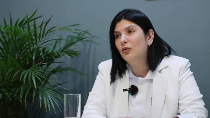 La viceministra de Tecnologías de Información y Comunicación de Paraguay, Alejandra Duarte, habla durante una entrevista para EFE este lunes, en Asunción (Paraguay).