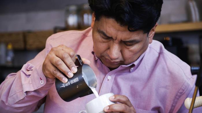 El barista ecuatoriano Jairo Sanguña.