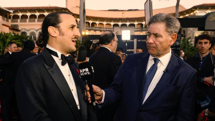 El VI Marqués de Lises, Luis Felipe Fernández-Salvador y Campodónico (i), hablando en la primera edición de la Hispanic Prosperity Gala 2026.