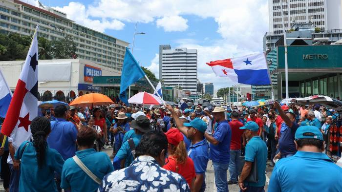 Protestas y marchas de los educadores en contra de la Ley 462, que reforma la Caja de Seguro Social.