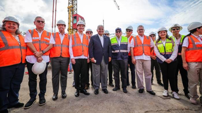 El presidente José Raúl Mulino inspeccionó los avances del Cuarto Puente.
