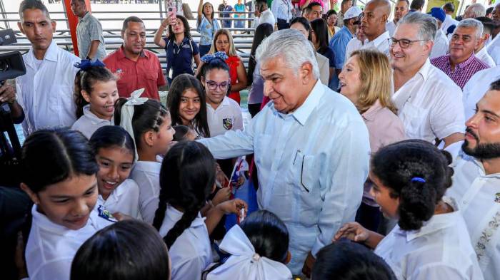 “Hoy no solo inauguramos una escuela, entregamos un mensaje contundente: la educación es una prioridad nacional”, indicó la ministra Molinar.
