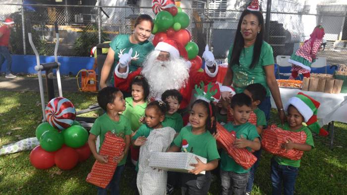 El espíritu navideño se esparce en fiesta del CAIPI