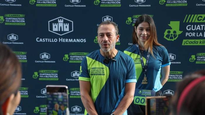 El presidente de la corporación Castillo Hermanos, Stuardo Sinibaldi, habla durante el lanzamiento de la carrera 'Cada Kilómetro Cuenta'.