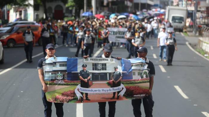 Panameños caminan por la paz, la vida y la familia